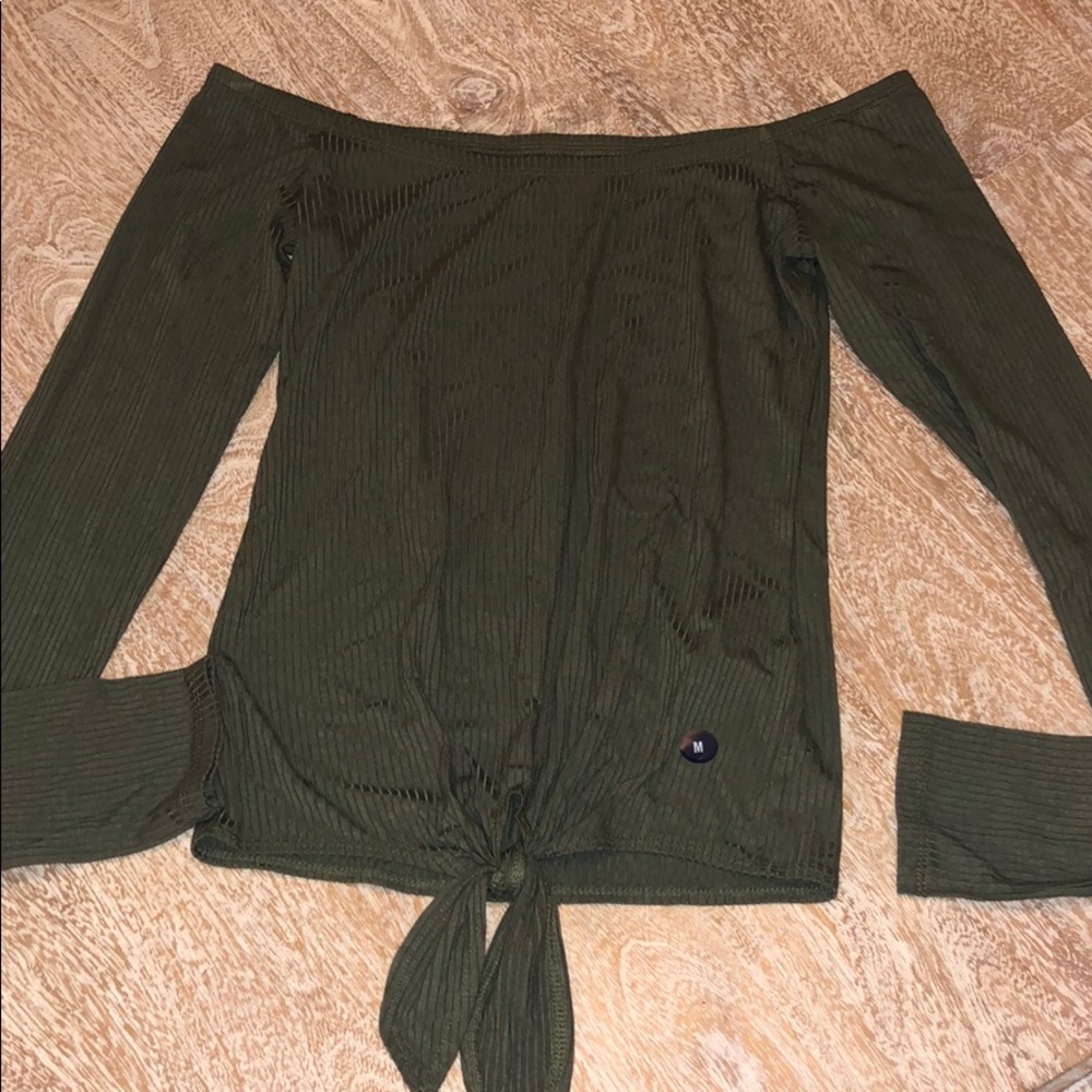 NWT Hollister off should olive green top medium